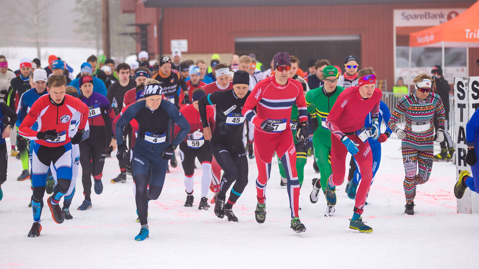 Startfeltet i seniorklassene med løping som første øvelse. (Foto: Sylvain Cavatz)