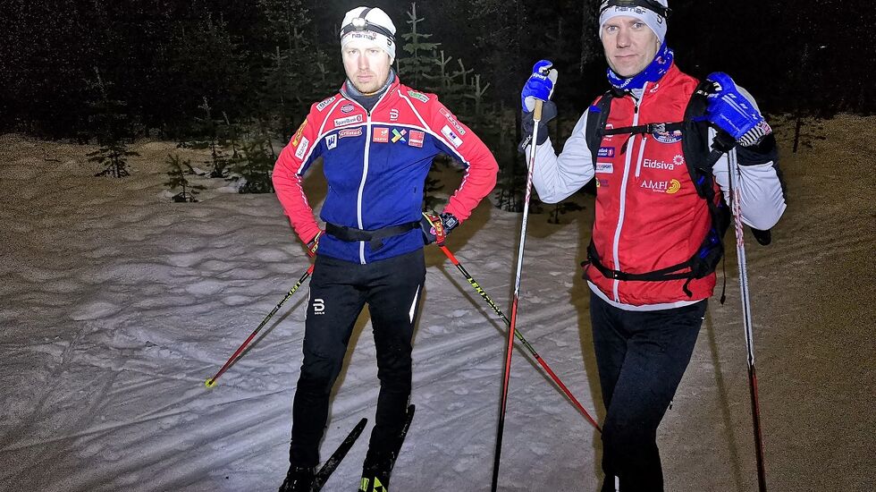 Vinner Marius Osvold (til v.) sammen med andremann Jørgen Stensløkken etter kanskje årets eneste duell i skisporet.