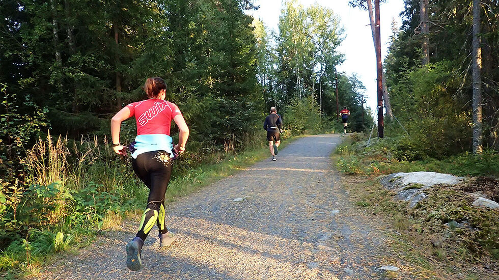 Det hevdes at det er i motbakke det går oppover, og motbakkeløping kan helt klart gi formen et løft. (Foto: Marianne Røhme)
