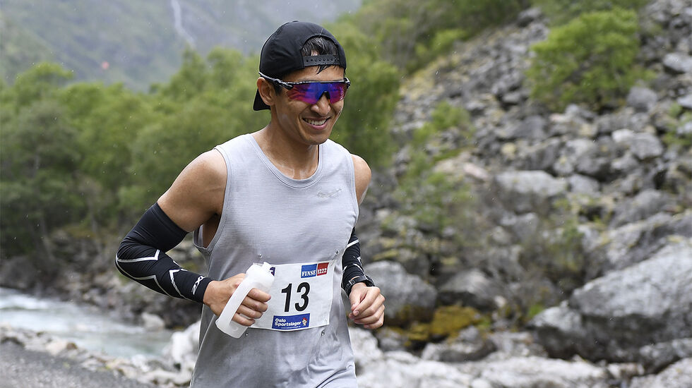 Håkon Haug Urdal liker halvlange ultraløp som ikke går i alt for teknisk terreng. Her ser vi han under Rallarvegsløpet som han vant tre år på rad fra 2017 til 2019. (Foto: Bjørn Johannessen)