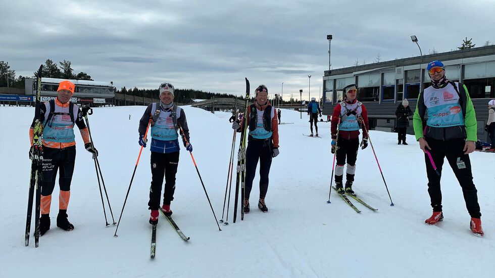  Mission accomplished på BB-stadion lørdag av (fra v.), Tor Christian Eilertsen, Ole-Petter Sætre, Gro Siljan Hjukse, Rudi Kristiansen og Jan Kristian Haugnæss. (Foto: Elin Karlsen)