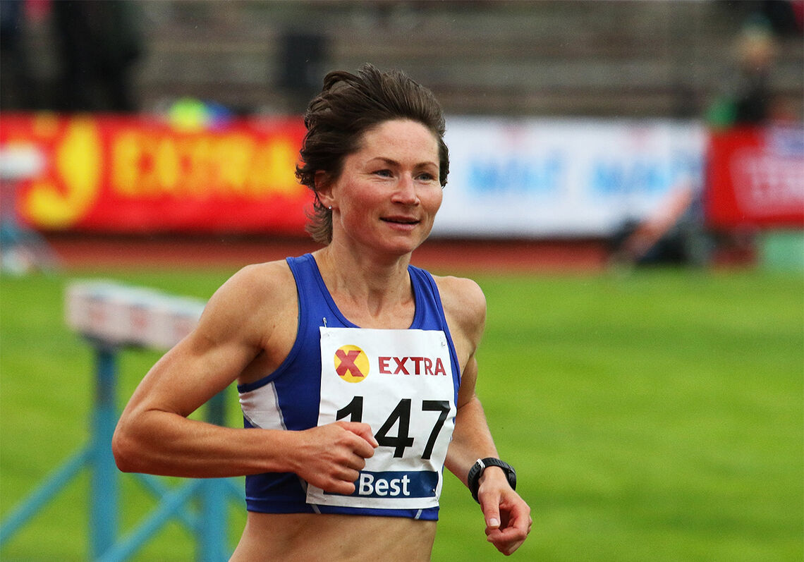 Maryna Novik likar å springe både gate- og baneløp. Her ser vi henne i aksjon under NM i Byrkjelo i 2018. (Foto: Arne Dag Myking) 