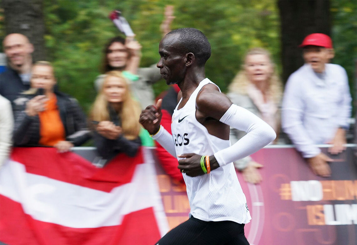 Regjerende olympisk mester Eliud Kipchoge tar med seg Hamburg Marathon på vei mot OL-løpet i Tokyo. (Foto: INEOS 1:59 Challenge)