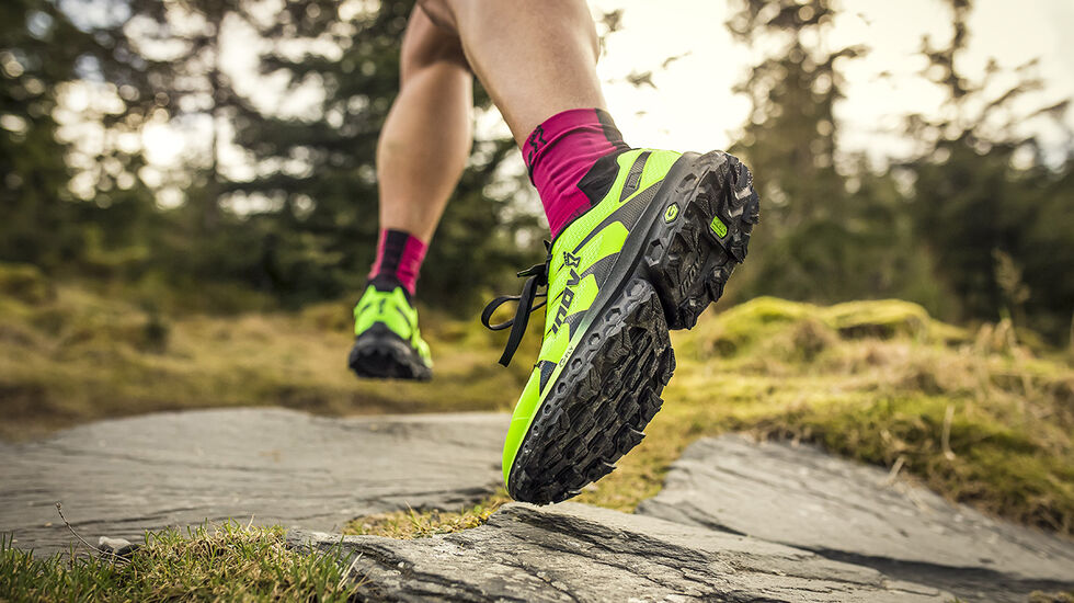 Inov-8 Trailfly Ultra G 300 Max er den første løpeskoen som bruker det ekstremt tynne og sterke materialet grafén i mellomsålen. (Alle foto: Inov-8)