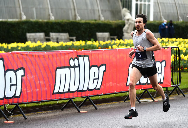 Chris Thompson leverte en taktisk prestasjon av de sjeldne, og sikra seg både seieren og billett til OL. (Foto: British Athletics)