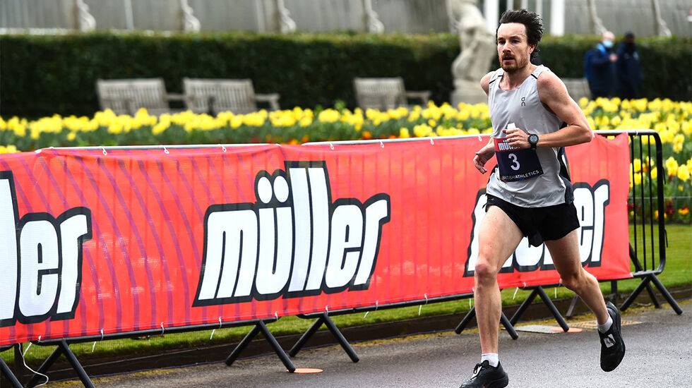 Chris Thompson leverte en taktisk prestasjon av de sjeldne, og sikra seg både seieren og billett til OL. (Foto: British Athletics)