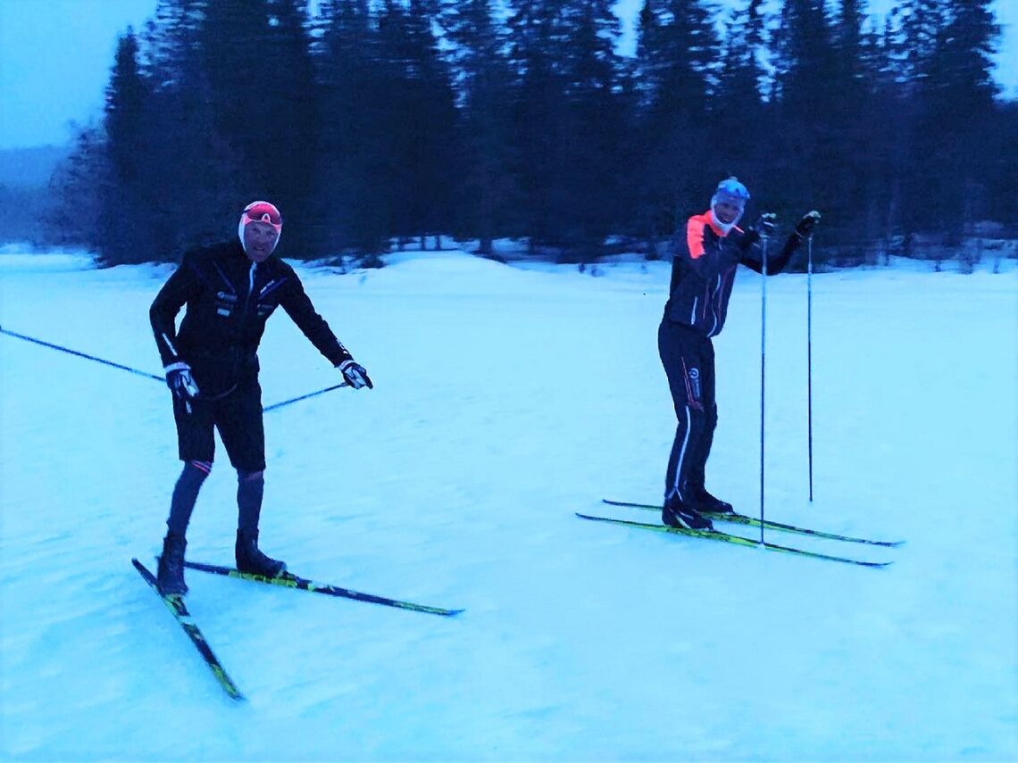 Anders sammen med broder Jørgen Aukland på tampen av rekordturen på Myllavatnet søndag kveld. (Foto fra Team Ragde Eiendoms facebookside)