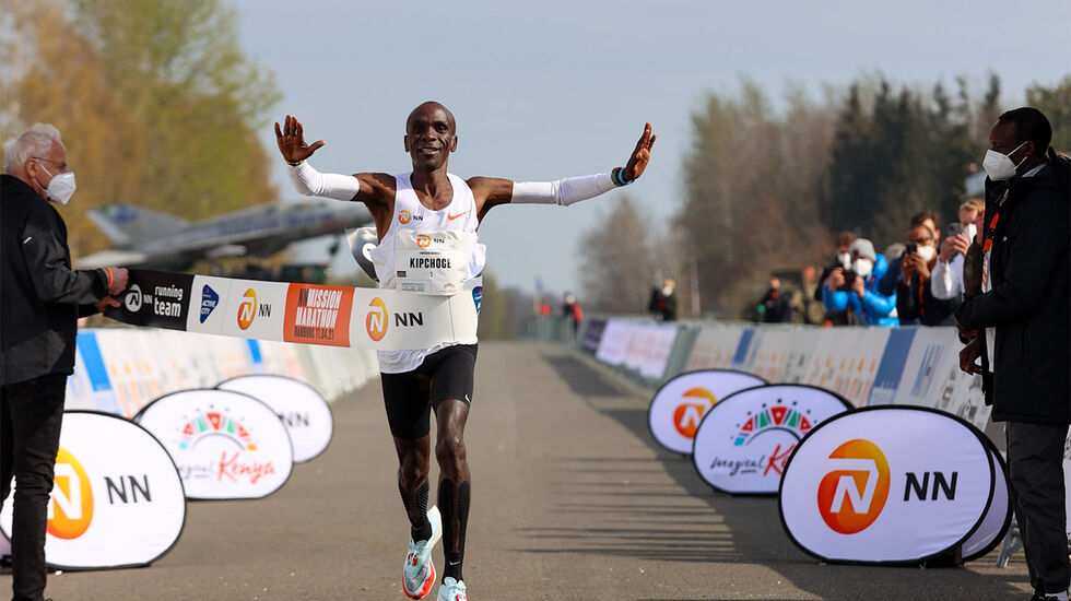 Eliud Kipchoge har fullført åtte godkjente maratonløp på ei bedre tid enn den han nå leverte, men 2.04.30 viste likevel at han er en av de største favorittene til OL-gullet. (Foto: NN Running Team)