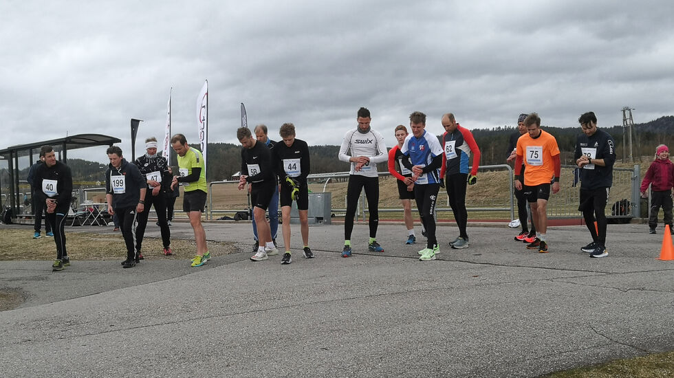 Start pulje 3. Midt i bildet står vinneren, Anders Hekkli (nr. 44). (Foto: Rune Romnes)