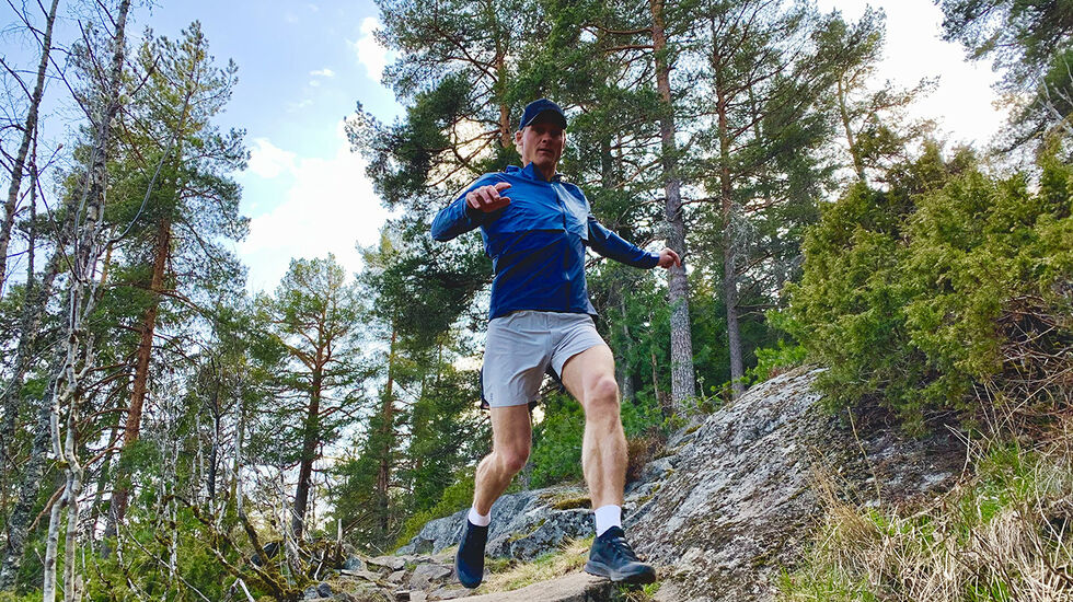 Sven Kilander er her i full gang med å teste 12 av årets terrengsko for både lange og korte treningsøkter og konkurranser. (Foto: Aksel Kilander)