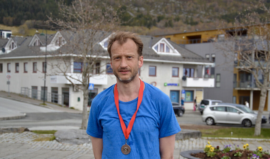 Jan Endre Rise vann den fyrste utgåva av Hareid halvmaraton. Foto: Arrangør