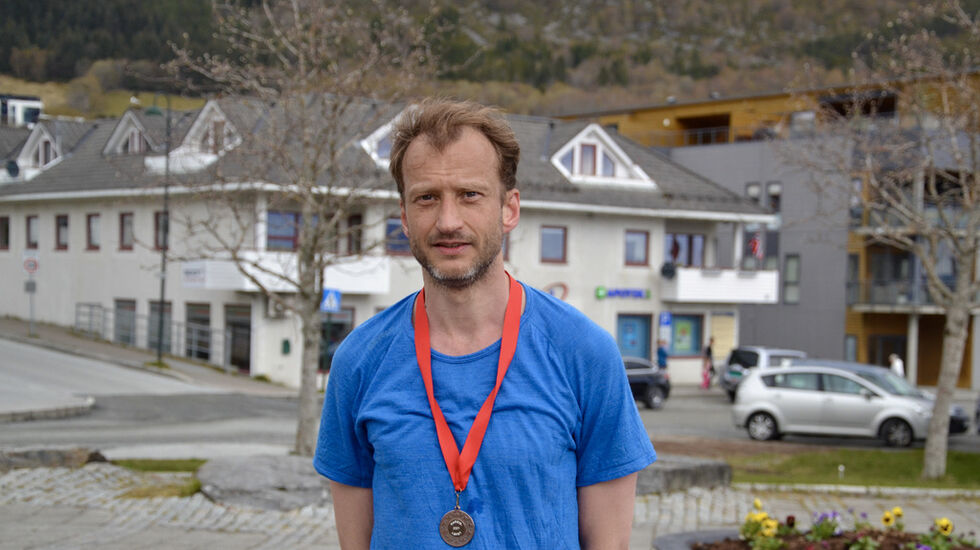 Jan Endre Rise vann den fyrste utgåva av Hareid halvmaraton. Foto: Arrangør