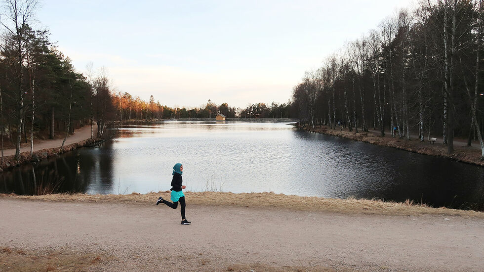 På heimebane: Fairuz Syed Ahmad er i sitt ess når hun får løpe rundt 2. dam i Fredrikstadmarka. (Foto: Ole Christian Lier)