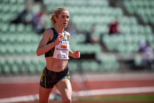 Karoline Bjerkeli Grøvdal med komfortabel seier på Bislett. (Foto: Samuel Hafsahl)