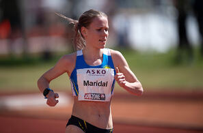 Hanne Mjøen Maridal har opna sesongen med å sette pers på både 3000 m og 10 000 m. Her ser vi henne i aksjon på Bislett stadion sist helg. (Foto: Samuel Hafsahl)