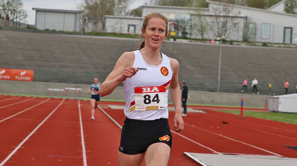 Ingrid Emilsen Kristiansen gjorde et godt løp da hun vant 3000 meter i Arne Risa Classic på Fana Stadion (Alle foto: Tom Roger Johansen) 