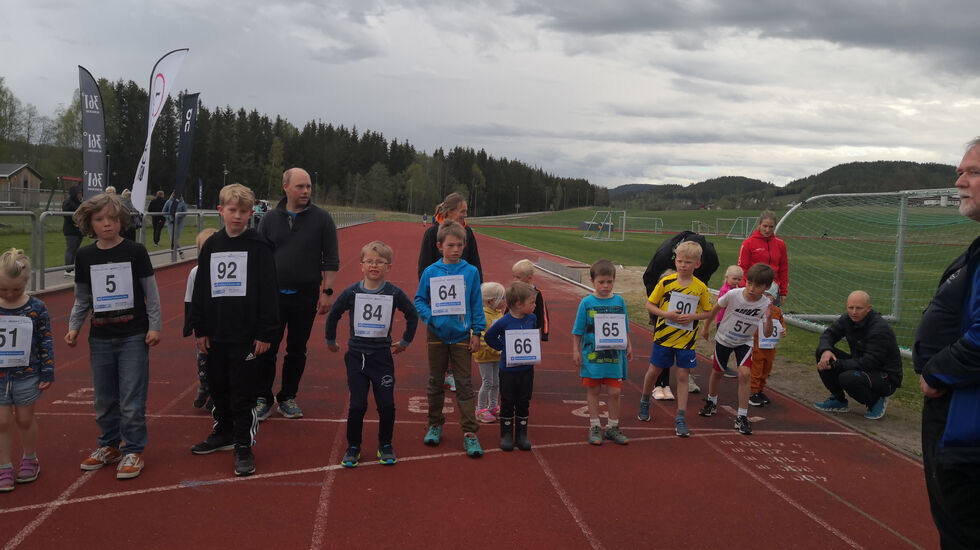 Startfeltet i barneløpet (Foto: Rune Romnes)
