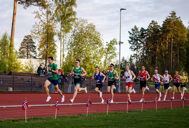 Det er gjerne de gangene en får løp i et felt med løpere på sitt eget nivå, at en virkelig kan rope hurra for sluttida. (Foto: Samuel Hafsahl)