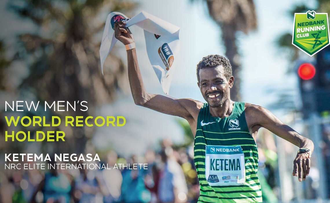 Ketema Negesa kunne slippe jubelen løs etter å ha løpt verdens raskeste 50 km. (Foto: NedbankRunified)