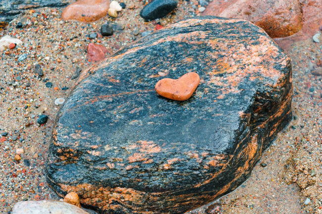 stone heart, sea stone red on black