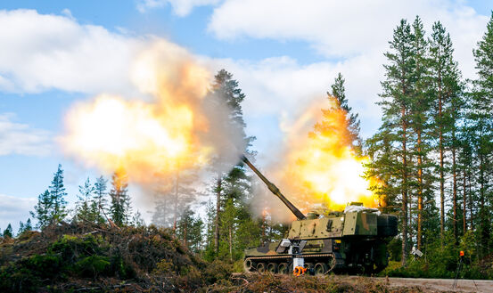 Hærens og Brigade Nords nye artilleri K9 er med på øvelsen og skal for første gang brukes i Finnmark.