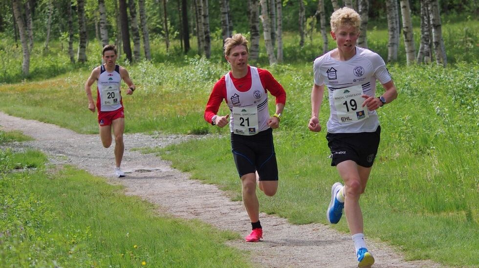 Lars Svorkdal,16 år (19), ble nummer to i mål. Vinneren Vegard Warnes (21) og Erik Kårvatn (20) er begge 18 år. Alle tre løp godt under Sondre Nordstad Moen sin løyperekord som han satte som 15-åring. (Foto: Gunnar Bureid) 