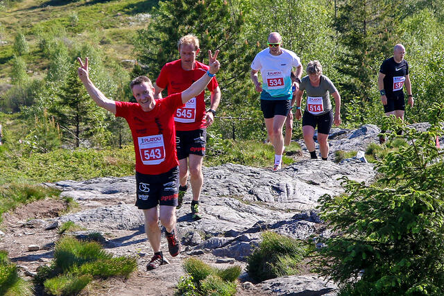 Oppstigning til Totlandsfjellet i et av løpene til Platou Fjellkarusell en fin sommerdag i fjor. Dette blir også løypen i det andre løpet av årets Fjellkarusell, den 17. juni. (Foto: Arne Dag Myking)