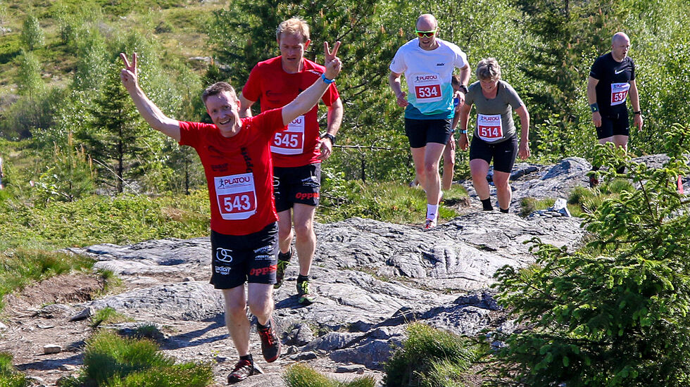 Oppstigning til Totlandsfjellet i et av løpene til Platou Fjellkarusell en fin sommerdag i fjor. Dette blir også løypen i det andre løpet av årets Fjellkarusell, den 17. juni. (Foto: Arne Dag Myking)