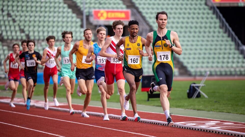 5000 meter: Thomas Arne Roth (178, hare) foran Senay Amleson Fissehatsion (160) og Andreas Fjeld Halvorsen (138). I mål var Ånung Viken best (nr. 5 f.h). Foto: Samuel Hafsahl