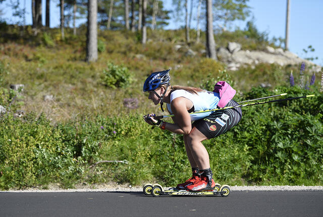 Kondis har sammenlignet de tre klassiske karbonskiene Skigo Classic Carbon, Fischer Speedmax Classic og Swix Triac Carbon Classic med aluminiumsskien IDT Classic. (Illustrasjonsfoto: Bjørn Johannessen)