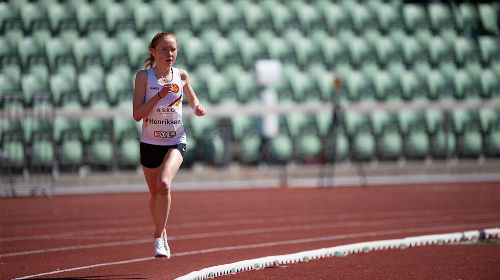 Adele Norheim Henriksen forbedra sin egen norske juniorrekord på 10 000 m under et stevne på Bislett i vår. (Foto: Samuel Hafsahl)