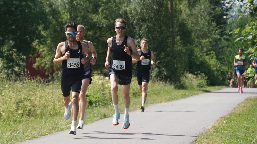 Kenneth Hinkel (3455) og Caspar Cappelen (3469) løper begge for Padres Track Club. Foto: Bjørn Saksberg