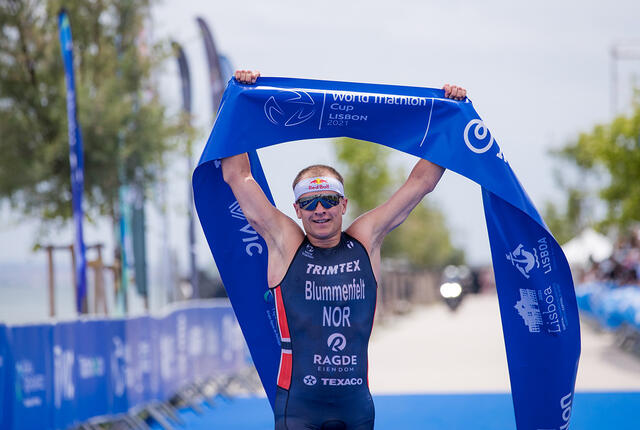 Kristian Blummenfelt er den eneste av de norske triatlonutøverne som har deltatt i OL tidligere. Nå er målet OL-gull. Her fra en world cup-seier i Lisboa tidligere i år. (Foto: Tommy Zaferes/Norges Triatlonforbund)