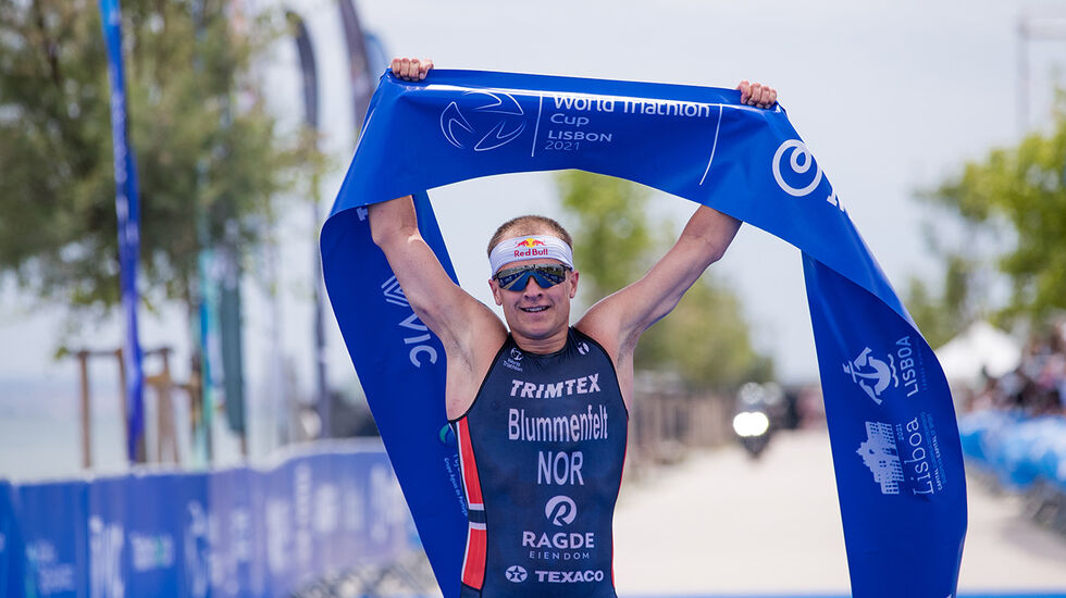 Kristian Blummenfelt er nå innehaver av verdensrekorden på Ironman. Her fra en world cup-seier i Lisboa tidligere i år. (Foto: Tommy Zaferes/Norges Triatlonforbund)