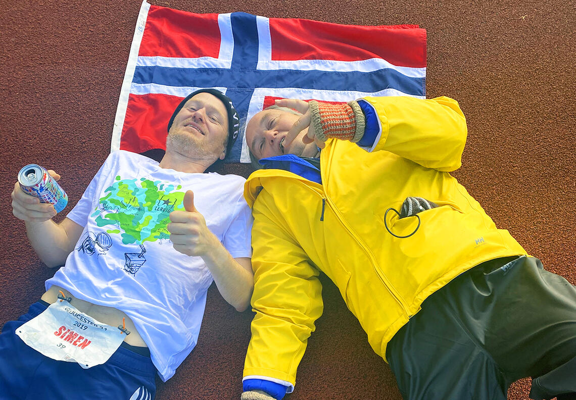 Simen Holvik og faren Audun Holvik (Foto: simenpaalangs.no)