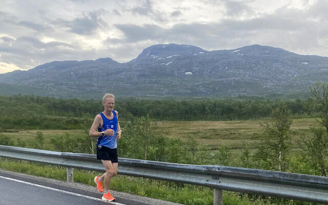 Simen Holvik satte ny norsk rekord på 48-timers løp i USA i helga. (Foto: Privat)