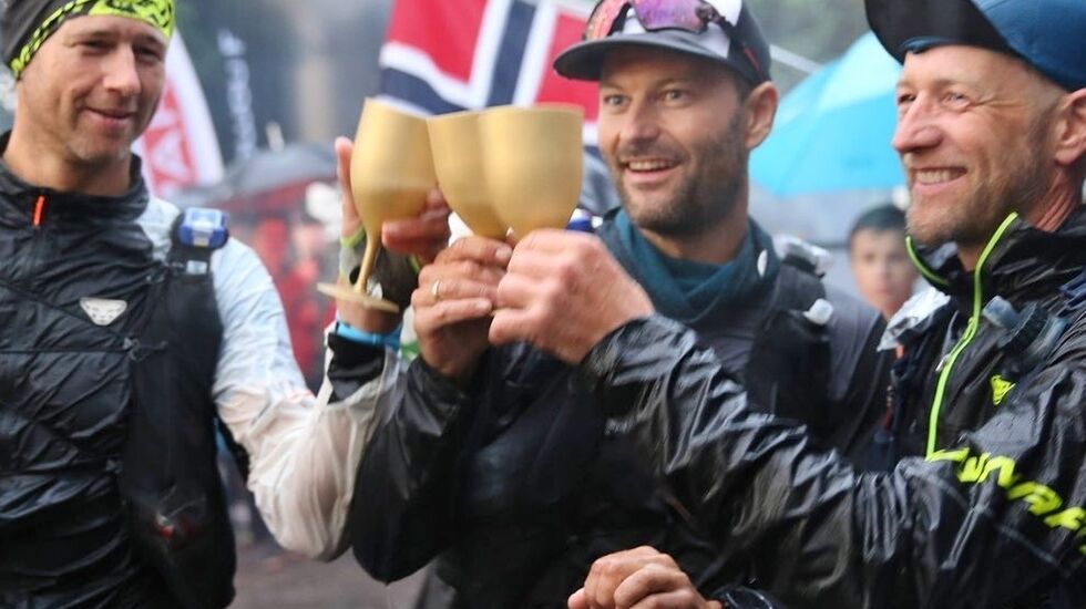 «Team Rett Vest Endurance» bestående av Eivind Svellingen, Fredrik Berentsen og Fred Husøy Andersen vant tidenes første Oslo Bergen Trail i 2021 på tiden 157 timer og 34 minutter. (Arrangørfoto)