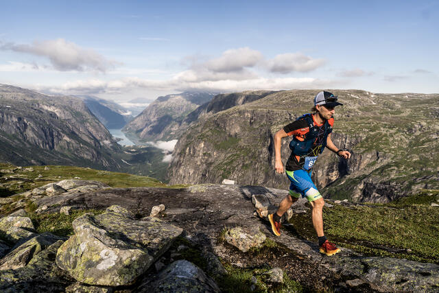 Nydelige forhold under Hardangerjøkulen Ultra. Her med Mathias Dahl Fenre. (Foto: Extremeidfjord/Ian Corless)