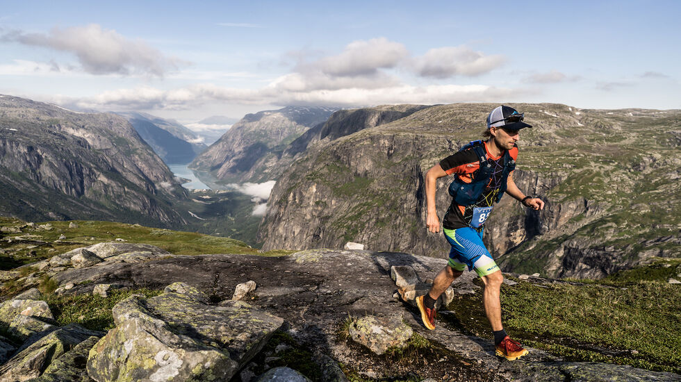 Nydelige forhold under Hardangerjøkulen Ultra. Her med Mathias Dahl Fenre. (Foto: Extremeidfjord/Ian Corless)