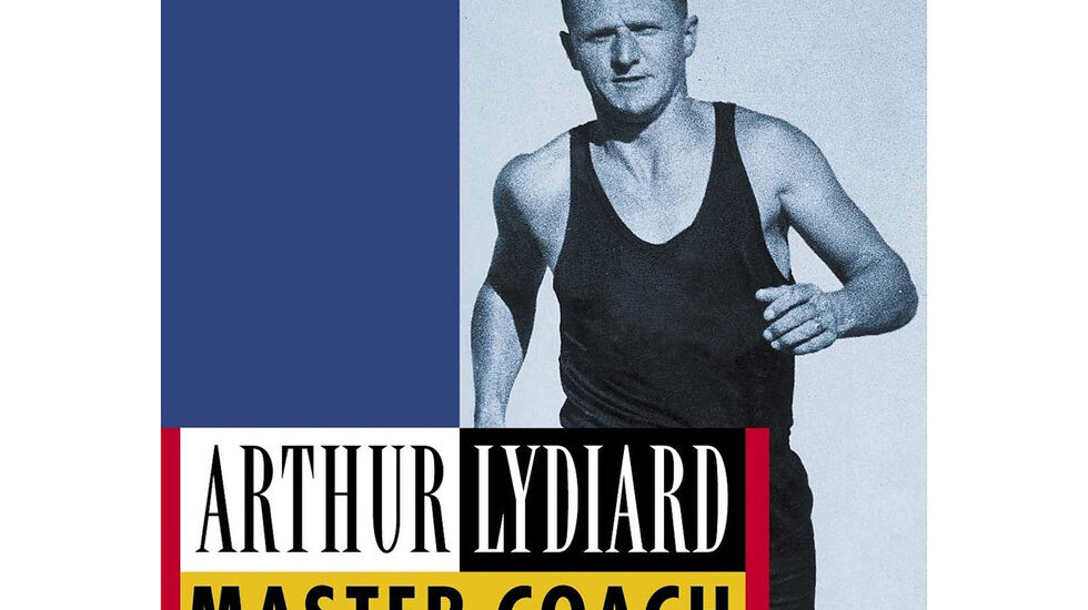 Arthur Lydiard (1917 - 2004) var en løper og løpetrener fra New Zealand som på 1960-tallet ble banebrytende og legendarisk ved å revolusjonere datidens treningsfilosofi. (Foto: faksimile av Garth Gilmour sin biografi om Lydiard)