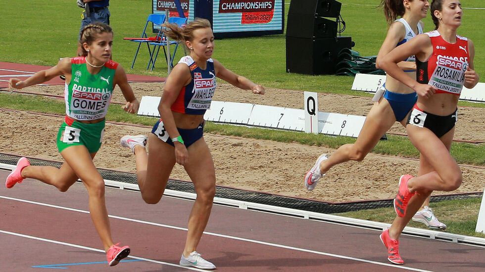 Det ble spurtet for semifinaleplass i heat 1 på jentenes 800-meter, og Sigrid Bjørnsdatter Wahlberg gikk seirende ut av den kampen. (Foto: Kjell Vigestad)