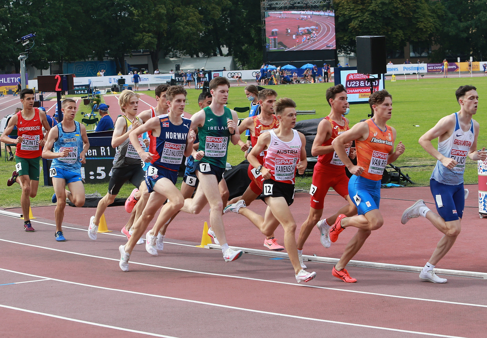 Andreas_Fjeld_Halvorsen_forserer_etter_750m_AZ3T9027.JPG