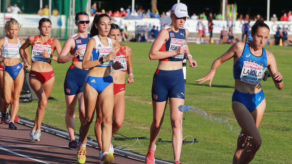 Siri Glittenberg og Maren Bekkestad var våre norske håp på 10000 meter kappgang torsdag kveld. (Foto: Kjell Vigestad)