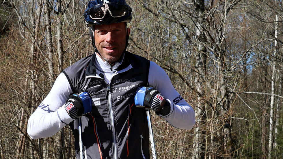 Anders Aukland er nok en av de som går mest på rulleski av alle. I denne halvtimes filmen gir han deg masse gode tips og råd om hvordan du kan komme i gang med trening på rulleski. (Foto: Tom-Arild Hansen)