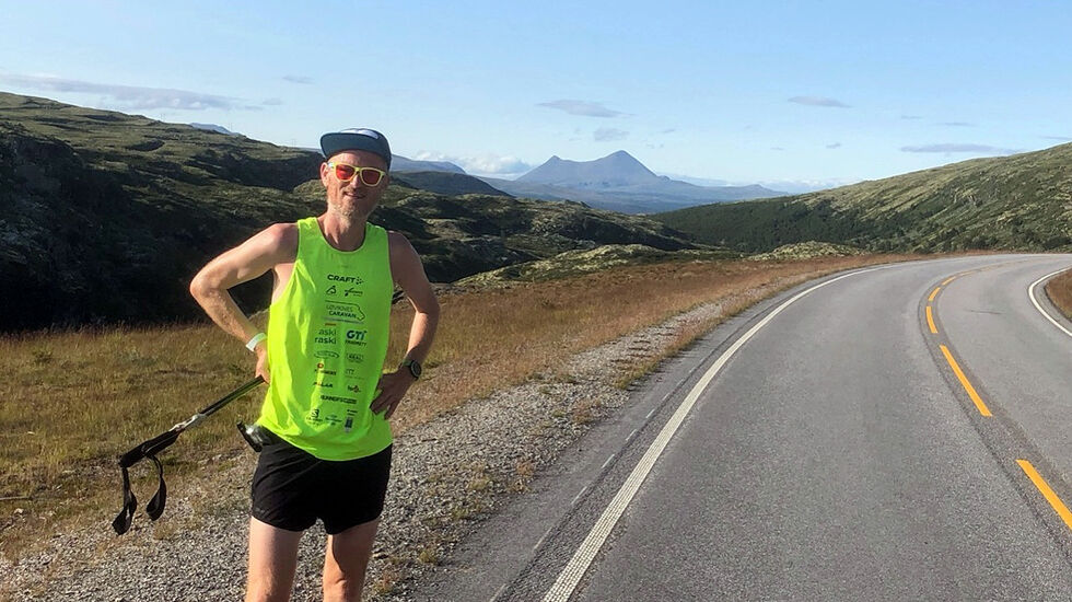 Simen Holvik på vei fra Nordkapp til Lindesnes. (Foto: simenpaalangs.no)