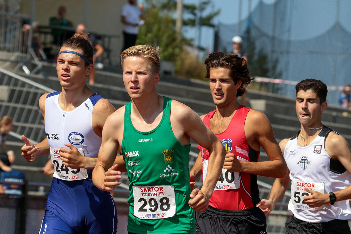 Fra det andre forsøksheatet på 1500 meter i U-23. Her er Hans-Magnus Haukøy og Halvor Nymoen Winberg i front. (Alle foto: Arne Dag Myking)
