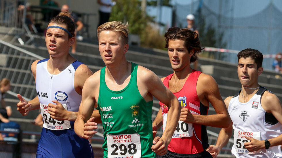 Fra det andre forsøksheatet på 1500 meter i U-23. Her er Hans-Magnus Haukøy og Halvor Nymoen Winberg i front. (Alle foto: Arne Dag Myking)