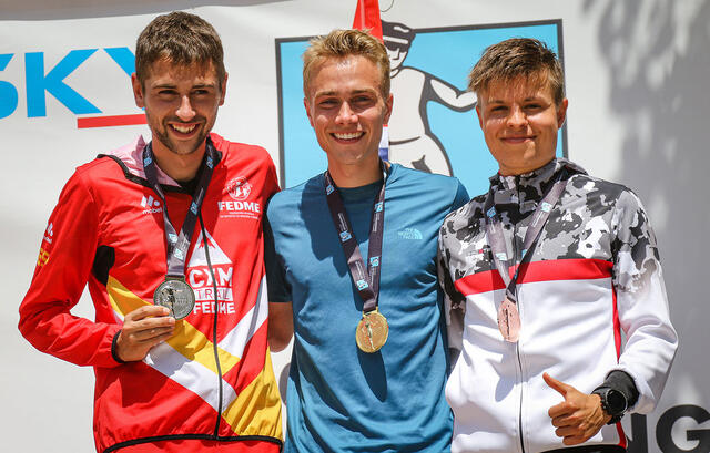 Kasper Fosser (midten) stakk av gårde med gullet, mens sølvet gikk til spanske Daniel Osanz (til venstre) og bronsen til sveistiske Jonas Soldini. (Foto: Discover Abruzzo)