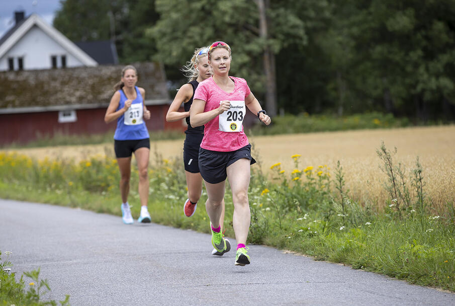 10 km: 8 ganger NM-vinner i svømming Helen Baastad fra Fjerdingby løp på 42.58.