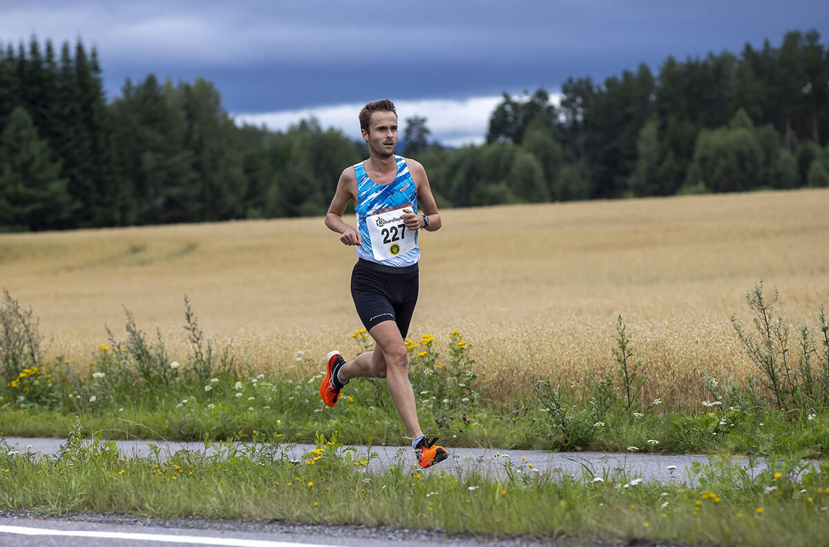 5 km,  Andreas Iden, IL Gneist  ble nummer 3 med 15.10.